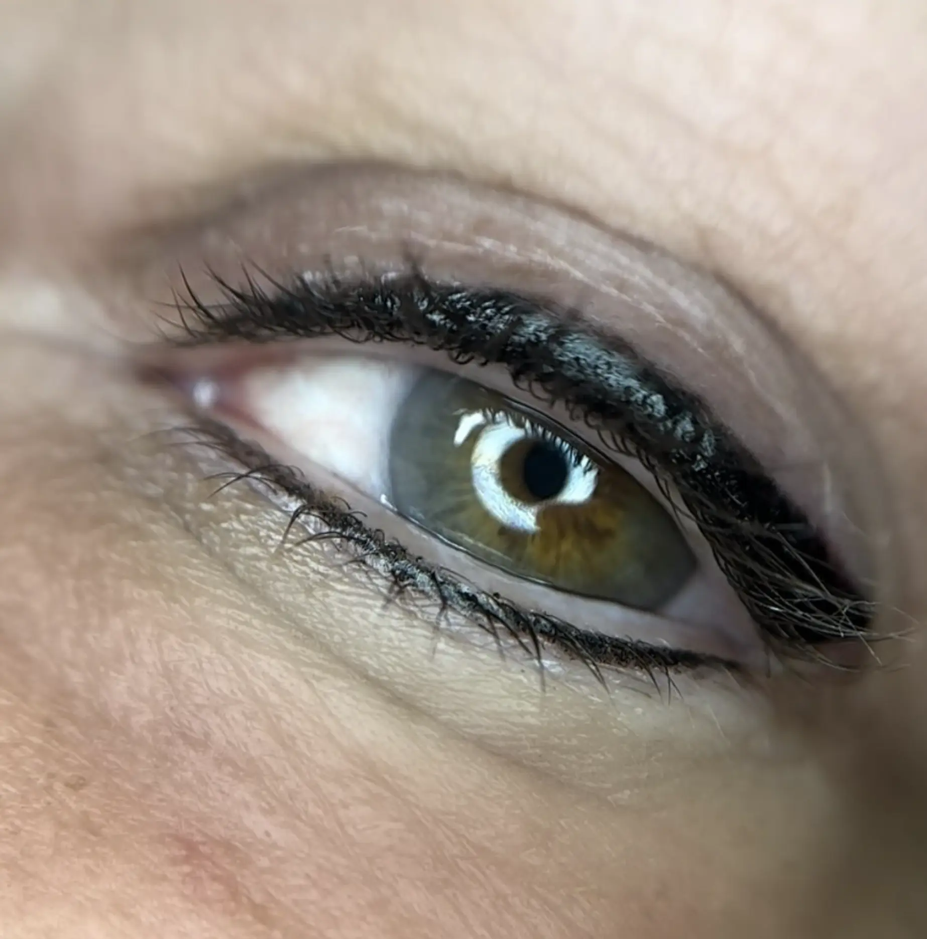 Does permanent eyeliner work on hooded eyes?